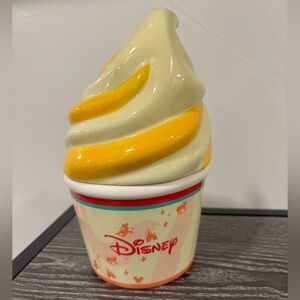 Disney Parks Dole Whip candle 🍍